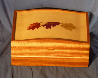 Jewelry box with leaves