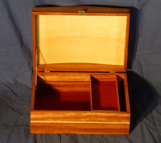 Jewelry box with leaves